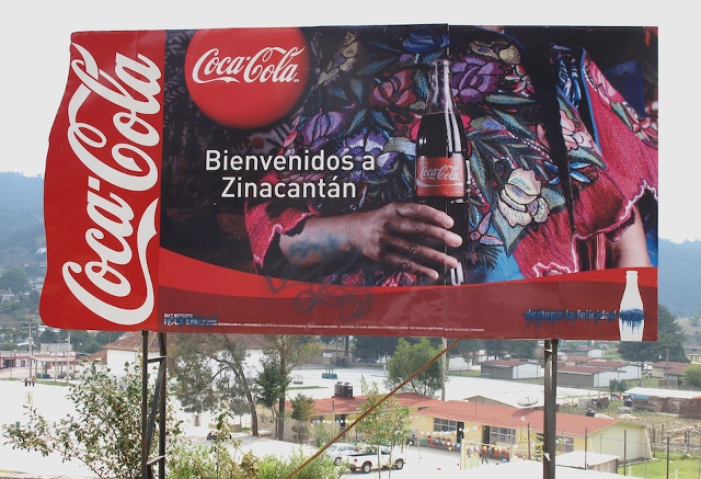 Anuncio espectacular de Coca-Cola cerca de San Cristóbal, Chiapas Anuncio espectacular de Coca-Cola cerca de San Cristóbal, Chiapas