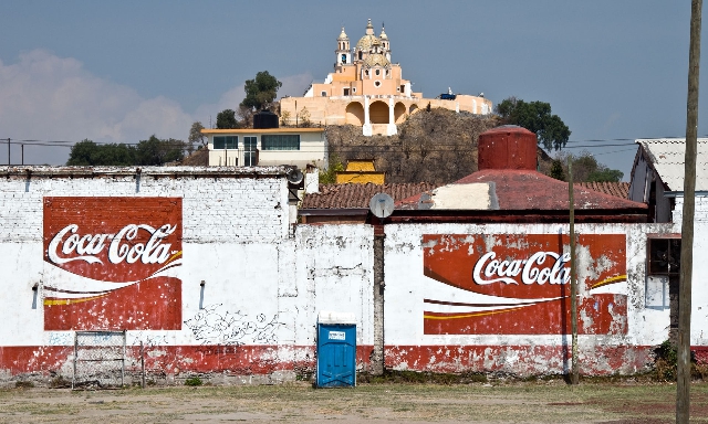 La Coca Cola es la bebida más consumida en México y causa de obesidad La Coca Cola es la bebida más consumida en México y causa de obesidad