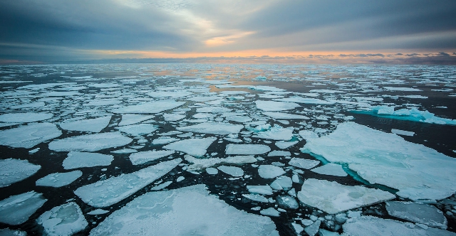 Disminución del volumen de hielo marino en el Ártico Disminución del volumen de hielo marino en el Ártico