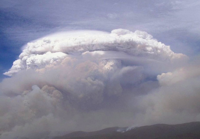 Pirocumulonimbo en Canberra. 2003, NASA Pirocumulonimbo en Canberra. 2003, NASA