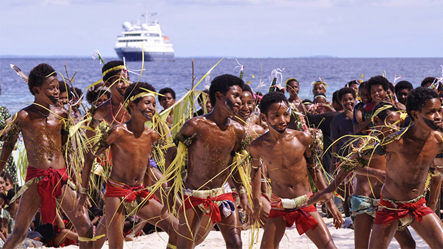 Kitavas adolescentes de Papúa Nueva Guinea. Sus hábitos alimenticios han sido estudiados por Staffan Lindeberg, quien propone seguir su ejemplo y comer alimentos naturales no procesados que promueven la buena salud. Pueblo Kitava