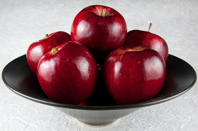 Cinco manzanas. ¿Puedes contarlas de forma precisa, directa e instantánea? cinco manzanas