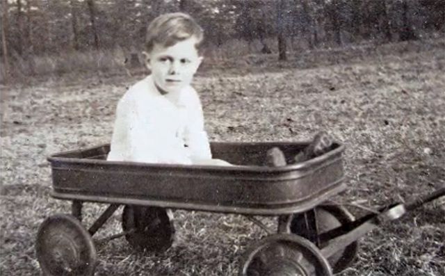 Donald Triplett, el primer niño diagnosticado como autista, a finales de la década de los 30s Donald Triplett de niño
