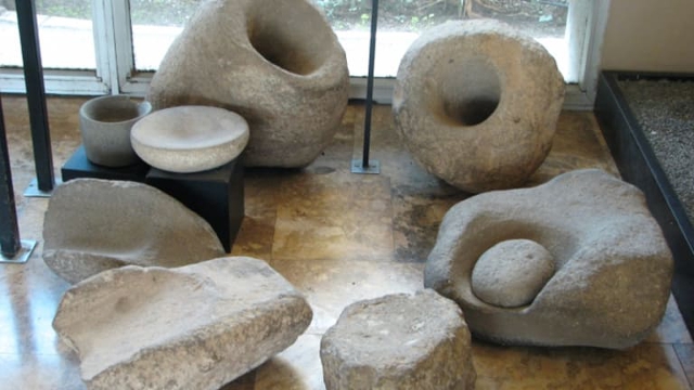 Morteros de la edad de piedra, utilizados para moler grano y preparar alimentos