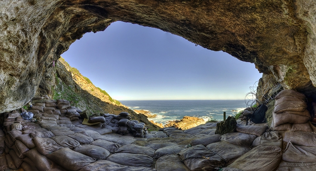 Interior de la Cueva de Blombos