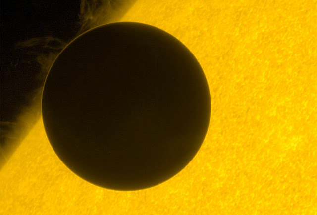 Venus pasando frente al sol